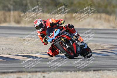 media/Dec-01-2025-Moto Forza (Mon) [[2daa91e15f]]/1-Advanced Group/Session 3 (Turn 3)/